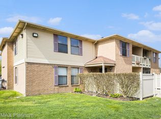 61144 Greenwood Dr, South Lyon, MI