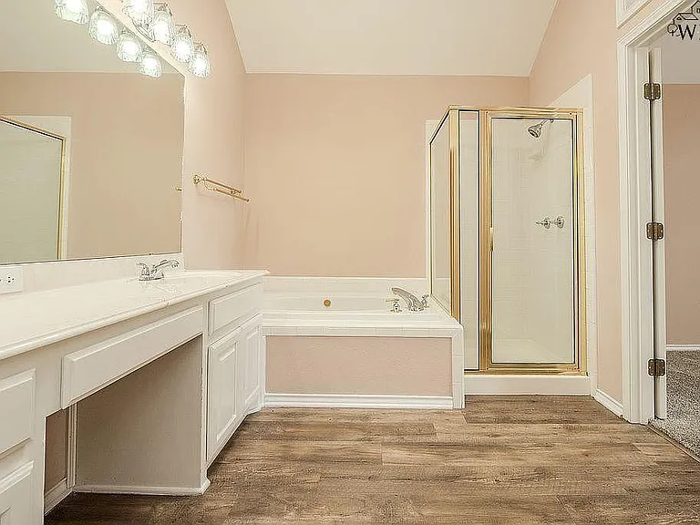 4009 Kingsbury Dr — Photo 17