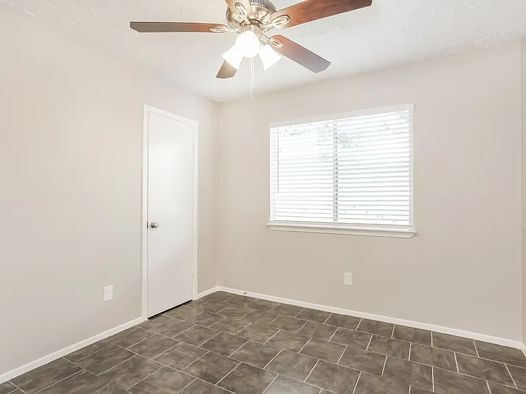 3915 Vineyard Dr — Photo 13