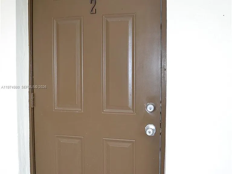 1035 SW 4th St #2 — Photo 2