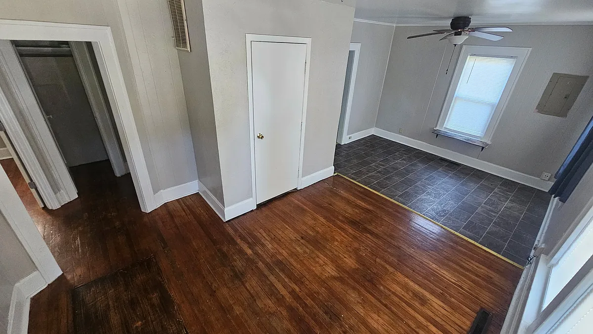 Living to Dining - 412 S Fort Ave