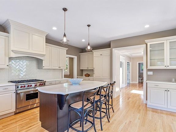 3rd image of 167 Black Rock Dr