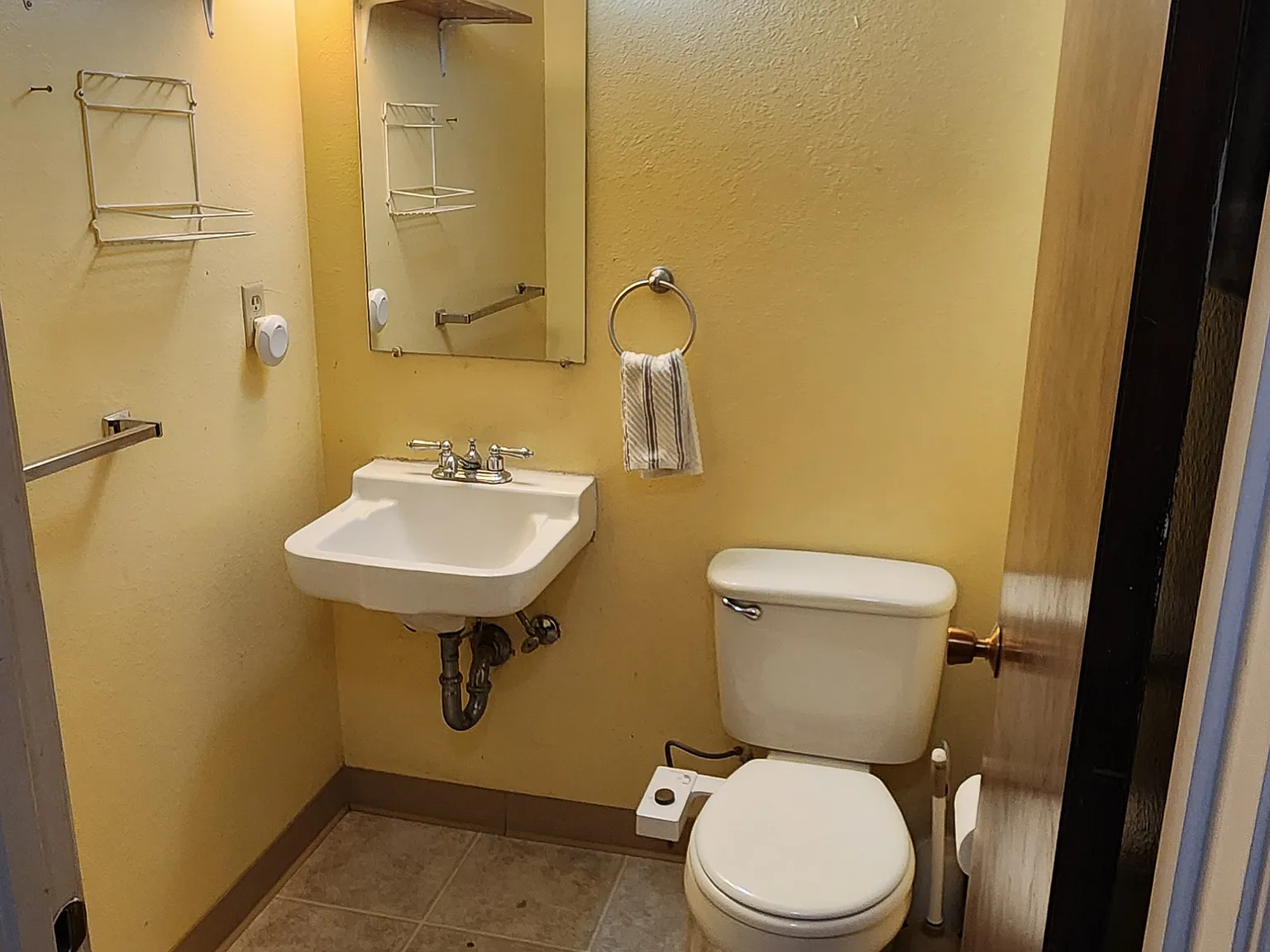 2 bed, 1.5 bath, 950 sqft, $925 — Photo 3