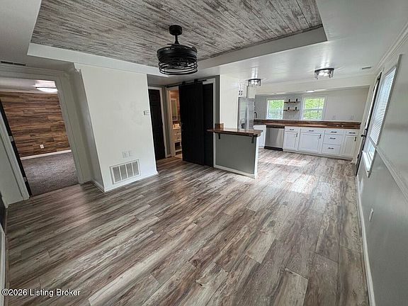4th image of 1610 Cherry Ln
