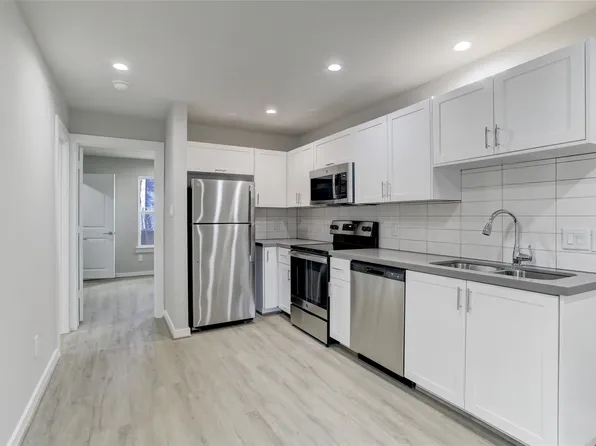 645 E 11th 1/2 St #1, Houston, TX 77008