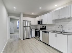 645 E 11th 1/2 St, Houston, TX
