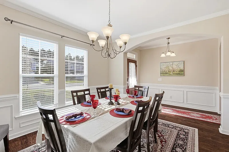 4 bed, 2.5 bath, 2601 sqft, $2,800 — Photo 4