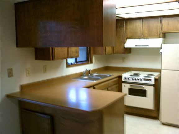 KITCHEN FROM DINNING AREA