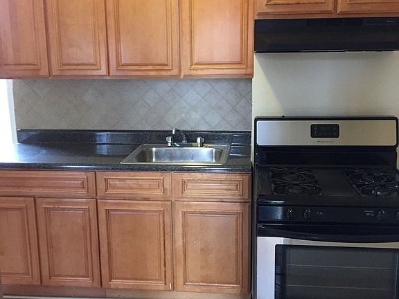 2nd image of 307 12th St APT 17