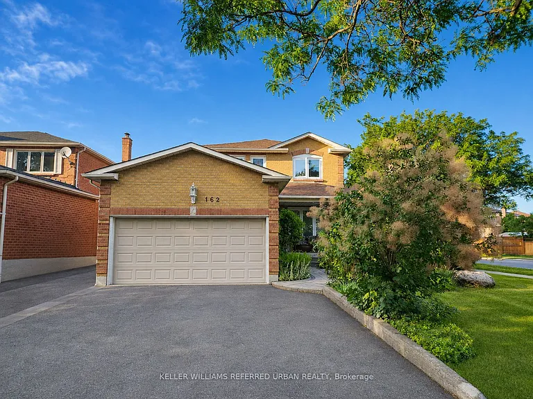 162 Largo Cres — Photo 1