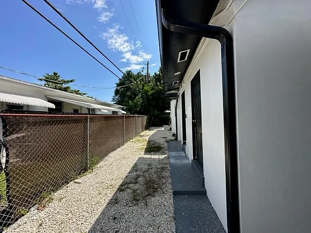 2221 Monroe St #5 — Photo 2