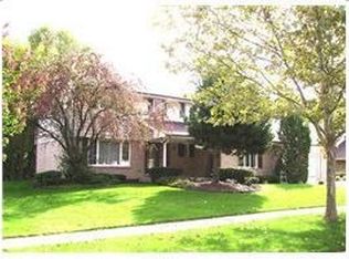 6501 Chaucer Rd, Willowbrook, IL 60527