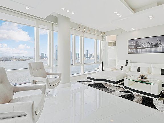 4th image of 70 Little St W Unit 18E