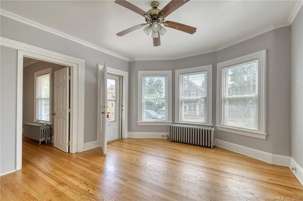 76 James St — Photo 1