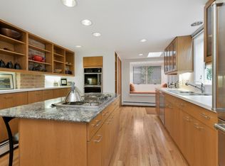 572 Franklin St #1, Cambridge, MA 02139