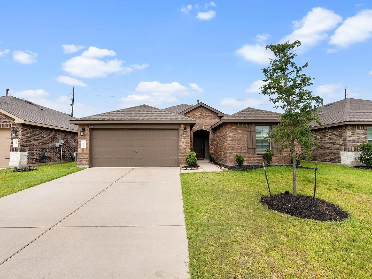4 bed, 2.0 bath, 1784 sqft, $2,200 — Photo 2
