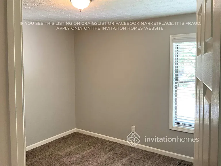 2417 Broward Dr NE — Photo 6