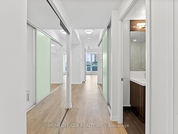 3rd image of 101 Erskine Ave #1811