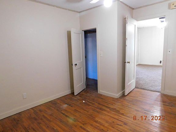 4th image of 1420 W 4th St