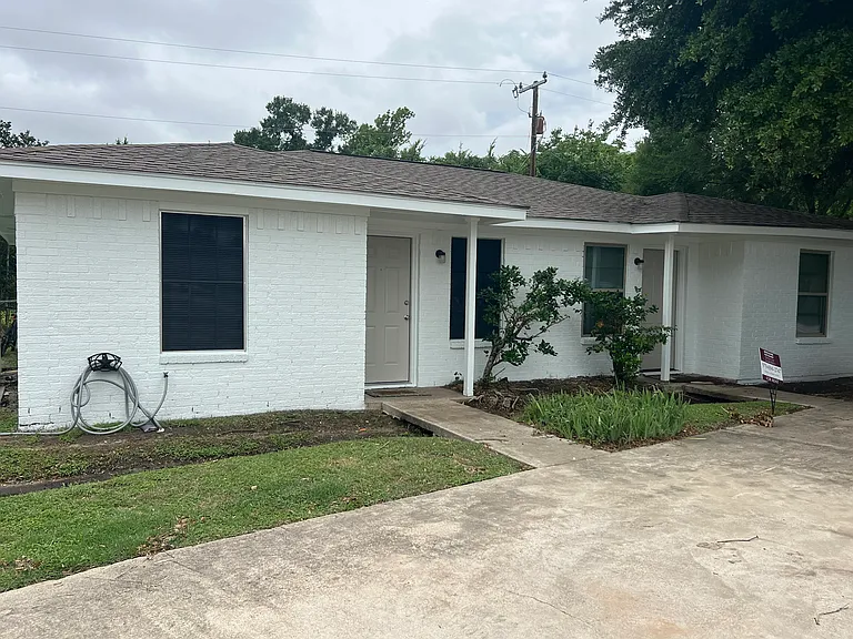 1603 Mossglenn Cir — Photo 1