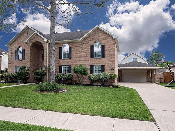 2nd image of 305 Oak Creek Dr