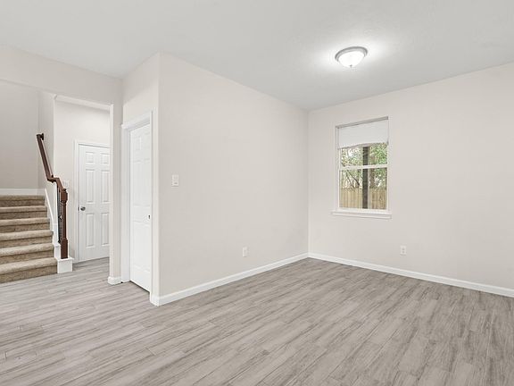 5th image of 4943 Leamathew St