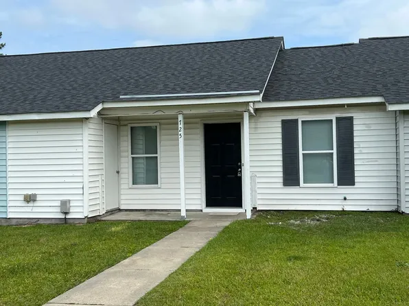 725 Pinewood Dr, Jacksonville, NC 28546