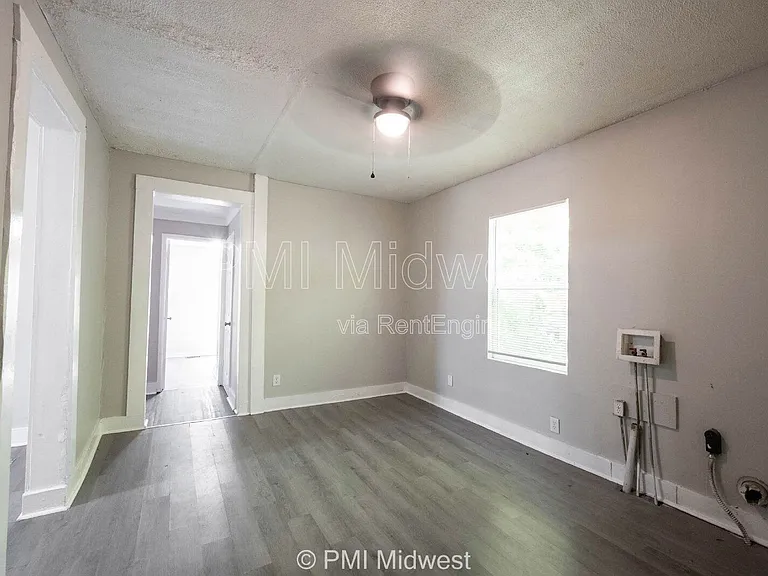 445 W 29th St — Photo 6