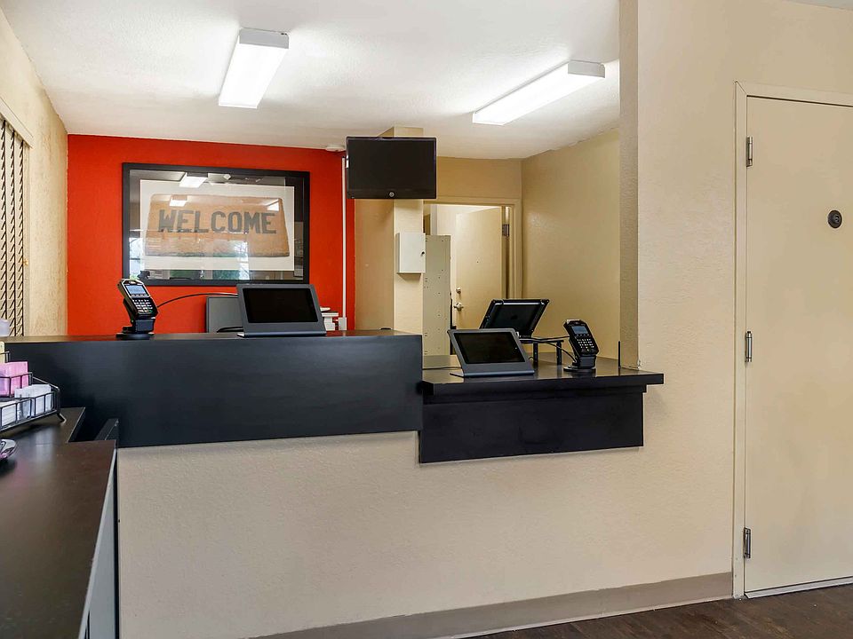 Lobby and Guest Check-in