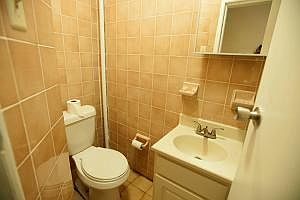 1st image of 521 Willoughby Ave APT 1