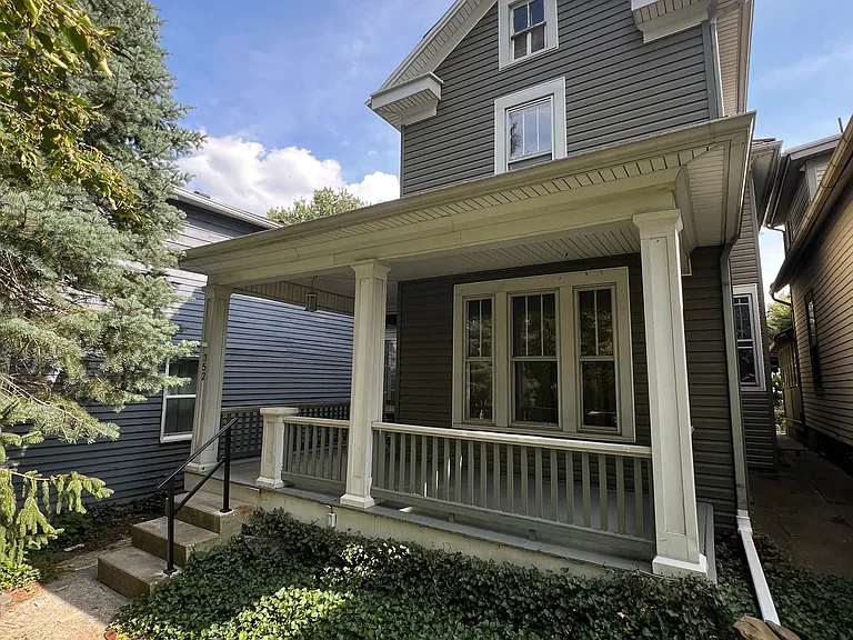 352 E Mulberry St — Photo 2
