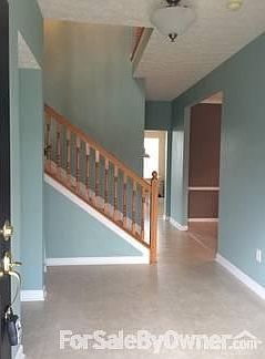 2 sty center foyer, large entryway