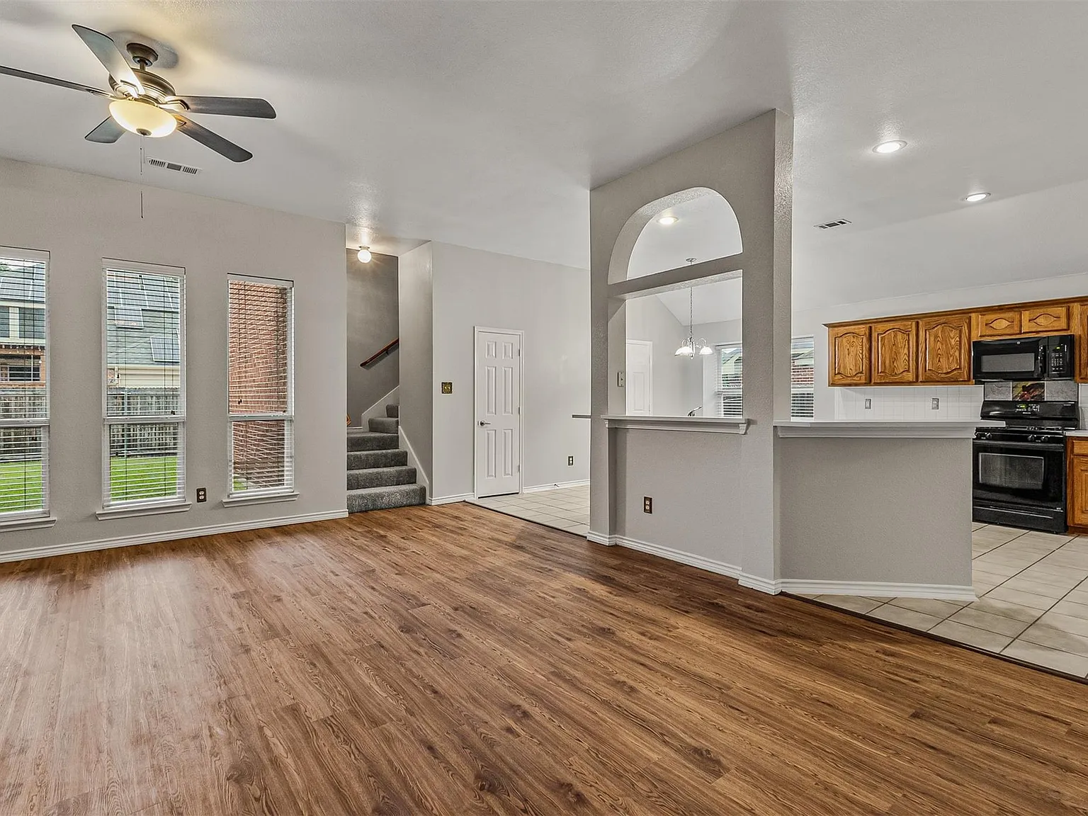 3 bed, 2.5 bath, 2454 sqft, $2,250 — Photo 3