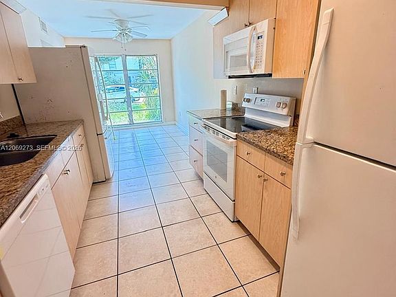 3rd image of 3301 Raleigh St #4D