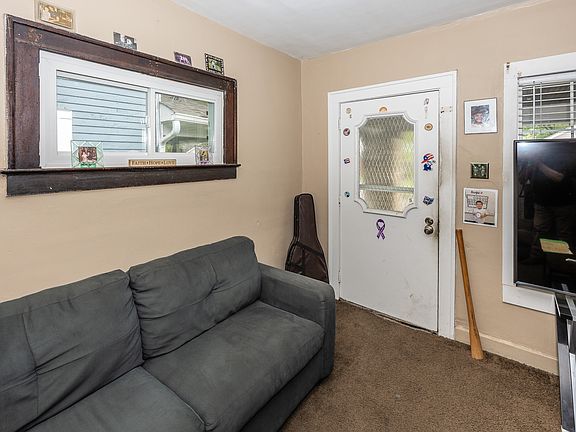 3rd image of 613-615 N Chester Ave