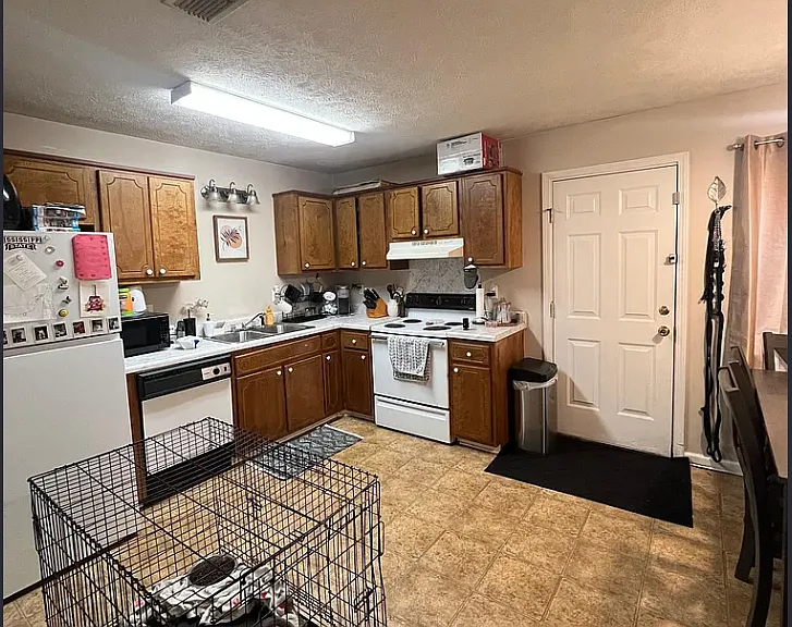 904 N Montgomery St #16 — Photo 7