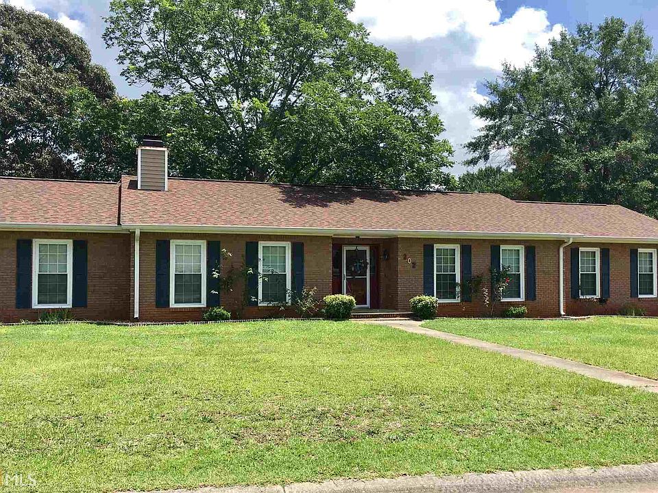 1st image of 302 Wellington Way