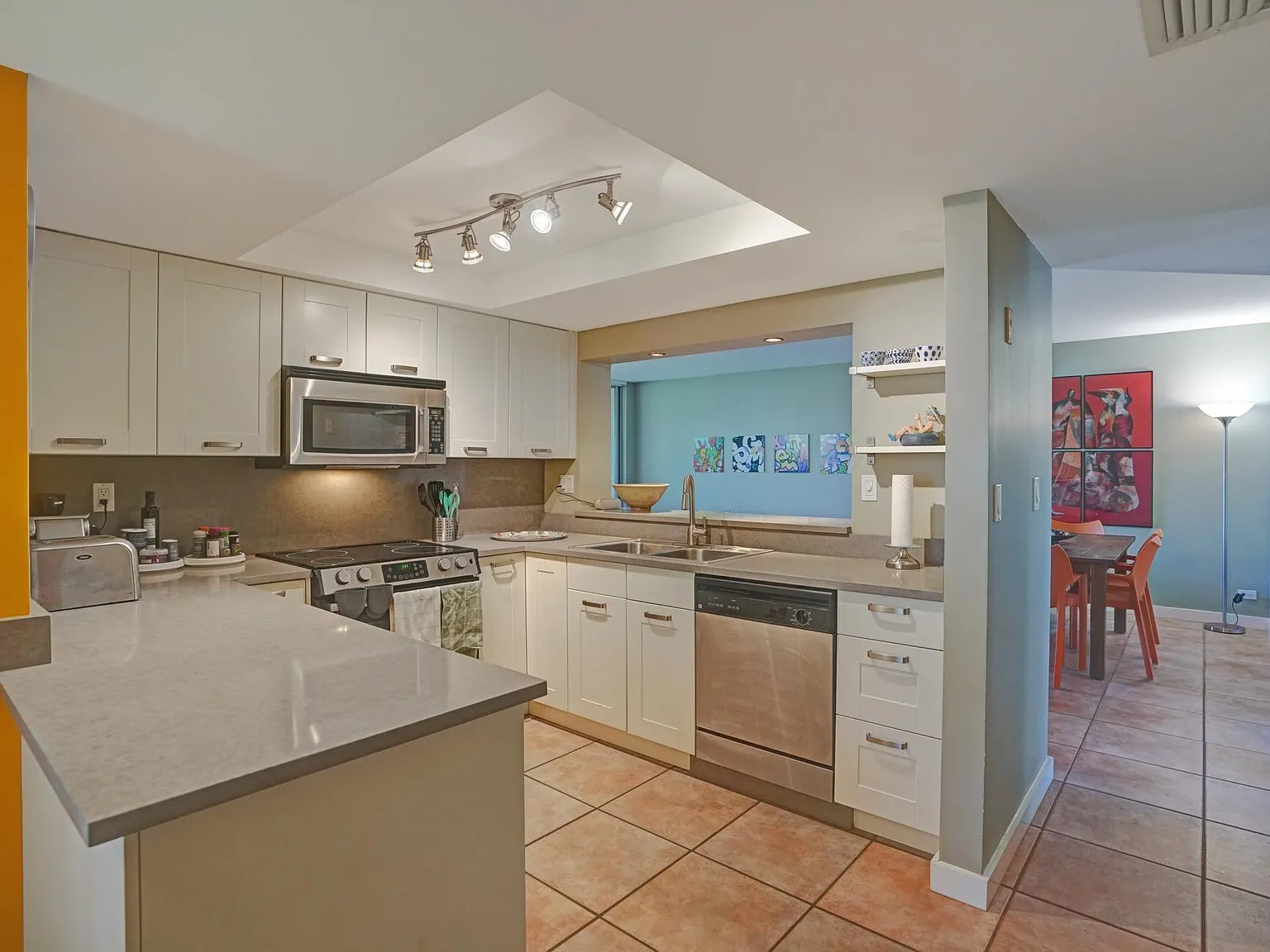3 bed, 2.0 bath, 1155 sqft, $2,600 — Photo 4