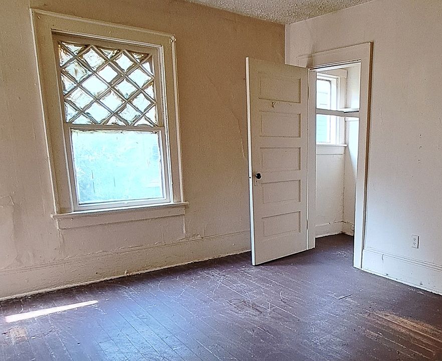 2nd image of 1004 S Fountain Ave APT C