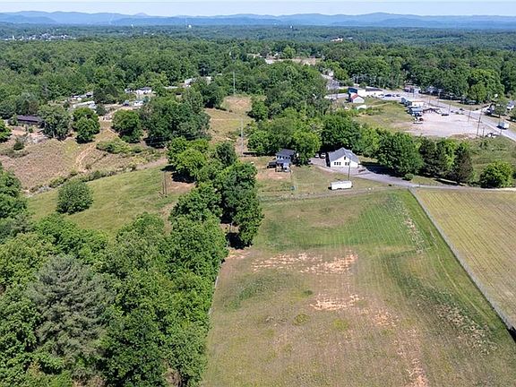 2nd image of 1850 Statesville Rd