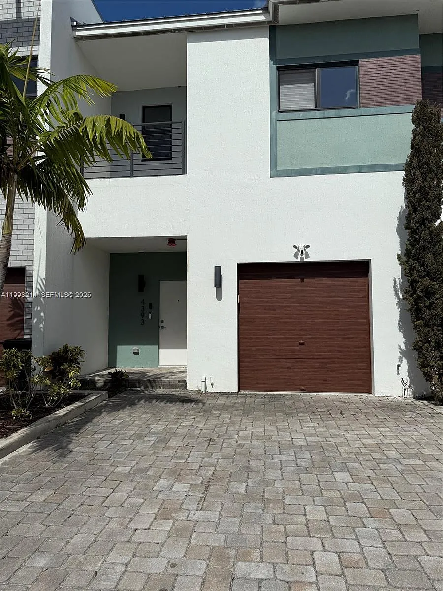 Building Photo - 4393 NW 9th St #4393