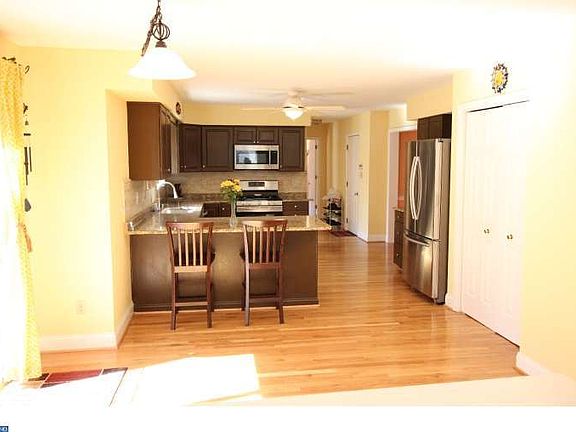 4th image of 463 Greenwood Dr