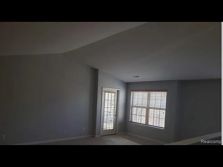 11770 Farmington Rd — Photo 5