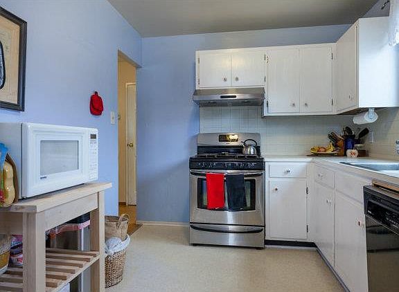 2nd image of 1315 Skyline Dr