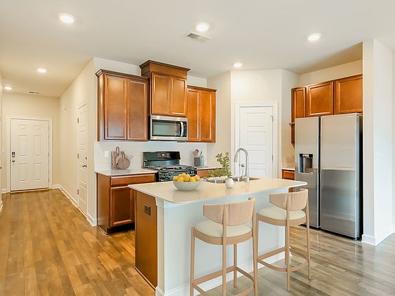 3rd image of 131 Telford Dr