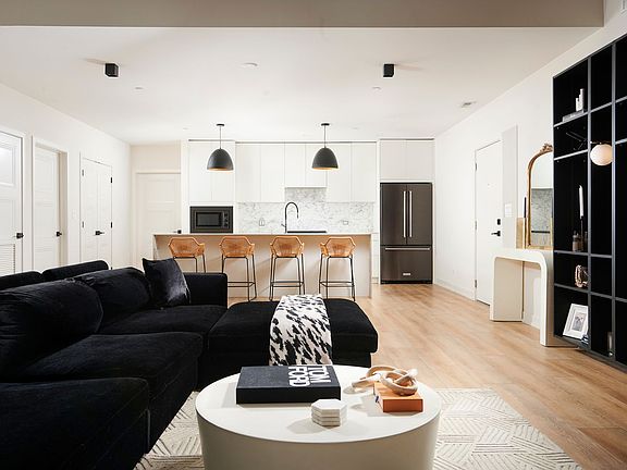 2nd image of 4153 W Melrose St #1E