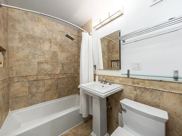 5112 Macarthur Blvd NW — Photo 13