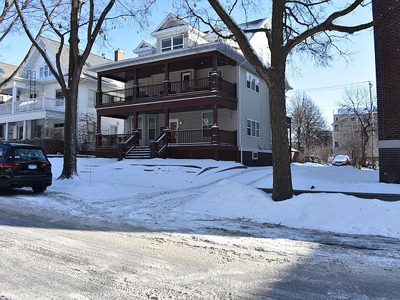 3rd image of 1917 Fremont Ave S