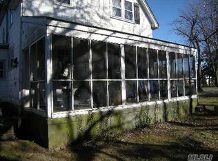 90 S Bay Dr, Massapequa, NY 11758