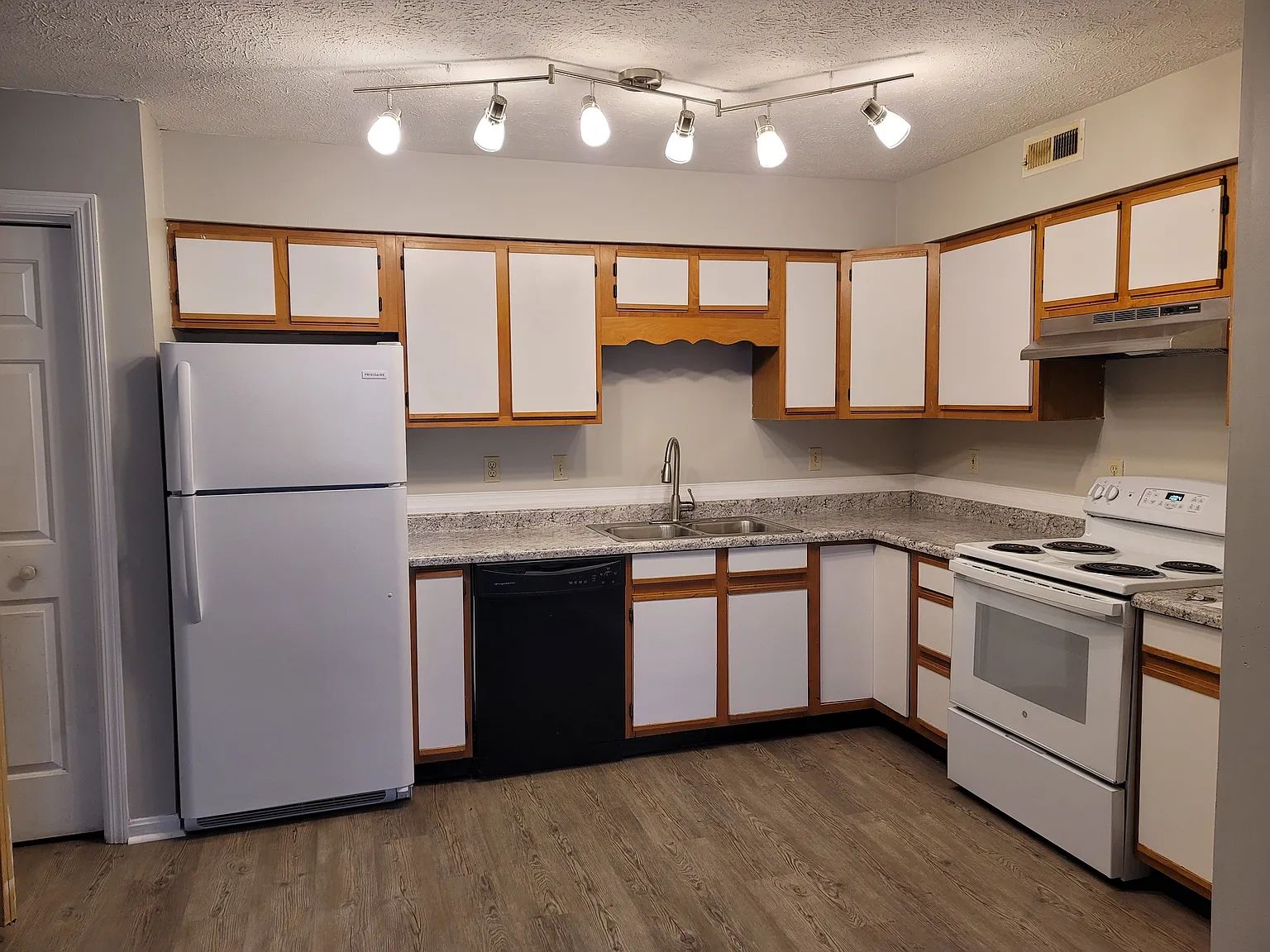 258 Wildwood St — Photo 3